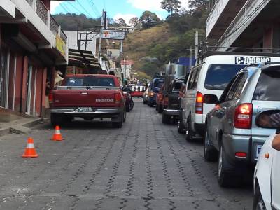il y a des embouteillage partout dans ce pays!!!!!!