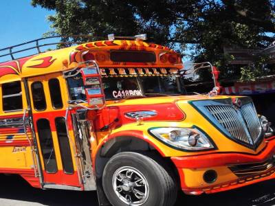 les véhicules les plus dangereux d'Amérique centrale et peut-être même du monde : le chicken bus