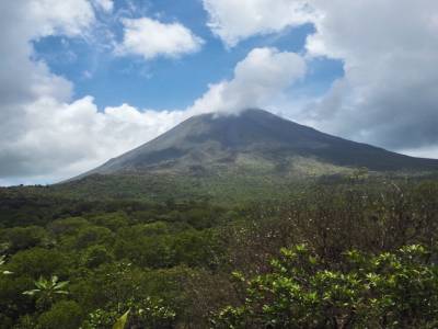 Volcan Arenal (genre c'est le que au dessus et bah oui)