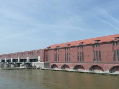 PASSAGE EN AUTRICHE ou Centrale hydro-électrique sur le DANUBE