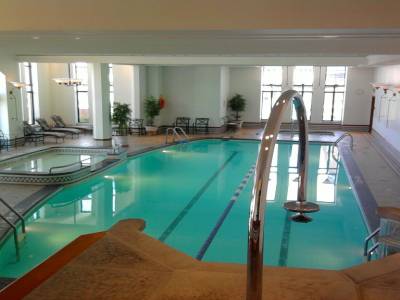 La piscine du Fairmont Chateau Frontenac