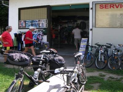 Rue de  LINZ ou Station service vélos