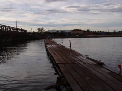 Le fameux pont flottant