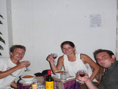 1er verre de rouge Francais depuis le depart...
