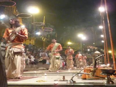 Pudja sur les berges du Ganges