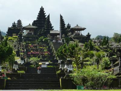 Le temple de besakih vu d'en bas