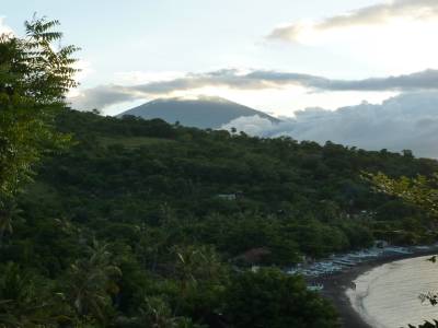 Au sud d'Amed, apercu du mont Agung