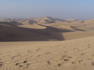 dunes- au loin la ville d'Ica