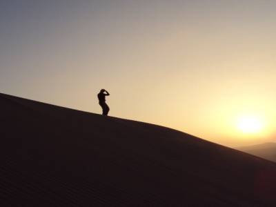 Eve et coucher de soleil sur les dunes
