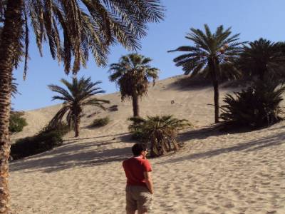 homme perdu dans le desert