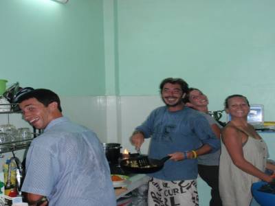 petite soiree chaz Asy et Didier avec une bonne troupe de Francais!