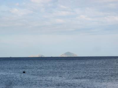 Devant la plage.