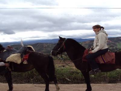 Promenade à cheval avec la communauté