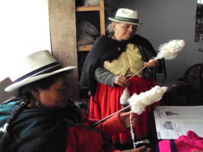 Vilcatotora, filage de la laine