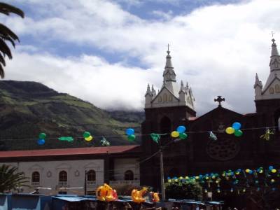 Baños,église et  fête du Saint  ...  , qui protège les habitants des volcans