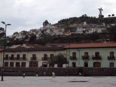 Quito, même en pleine ville on joue au foot...