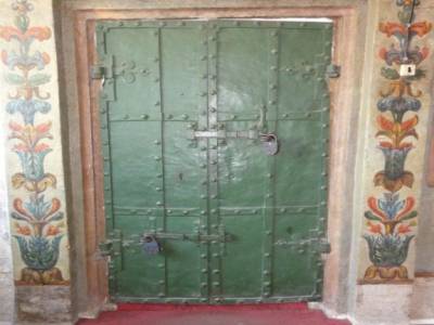 Une jolie porte dans la Basilique Basile-le-Bienheureux