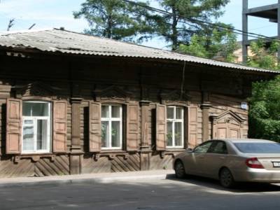 Maison en bois sculpte