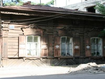 Maison en bois sculpte