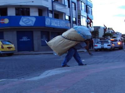 Marché d'otavalo - 1 kilomètre a pied ... ça use