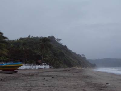Same- la plage sous les nuages...
