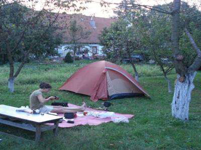 Campement dans un jardin privé !