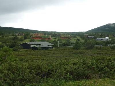 maisons disséminées sur le plateau de Rondane
