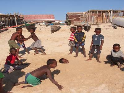 sur la plage du village Anakao