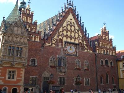 L'hôtel de ville sur la place du marché
