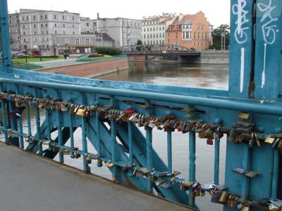 Un pont bien attaché !!!