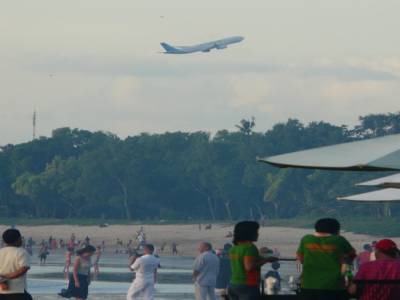 Plage, près de l'aéroport