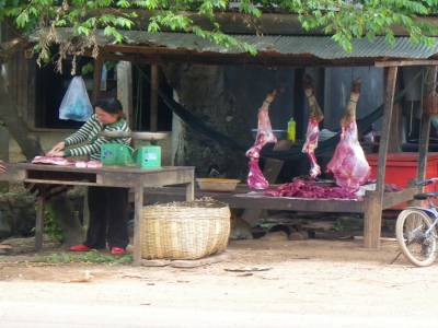 Boucherie refrigeree... sur le bord de la route!