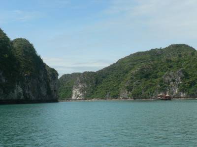 Baie d Along.