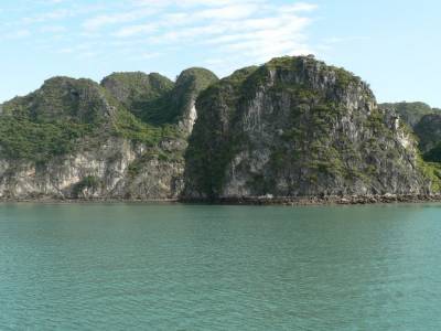 Baie d Along.