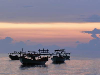 Bateaux de pêcheurs au coucher du soleil...