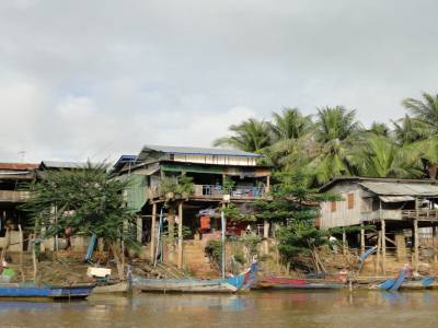 Un village au bord de l'eau