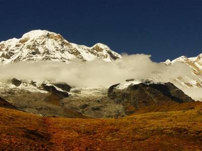 A gauche Annapurna south 7273m / A droit Fang 7647m