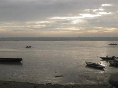 Arrivée à Varanasi, levé de soleil sur le Gange