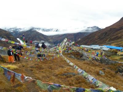 Jour 5: Ascension jusqu au camp de base des Annapurnas (4130M) et redescente a DOBHAN (2540m)