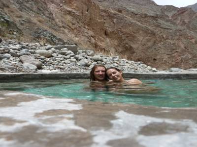 Petit bain en amoureux, seuls au monde