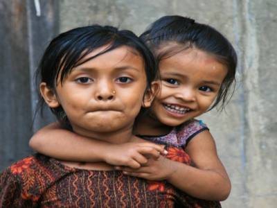 Des enfants partout dans les rues