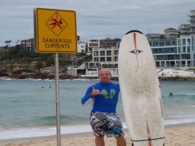 Un superbe surfeur
