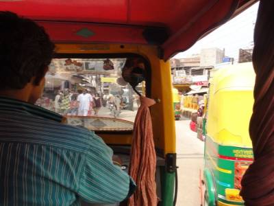 On s'est déplacé en auto rickshaw
