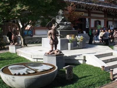 Statues au Asedera