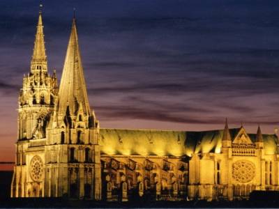 la si belle cathedrale illuminee :)
