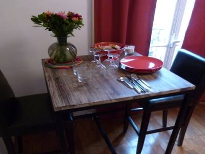 TABLE A DINER