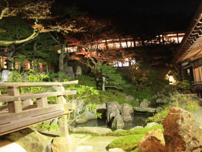 Jardin de notre temple de nuit