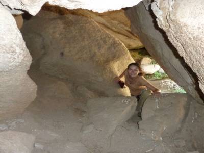 Passage au creux des rochers, elle en veut la petite !