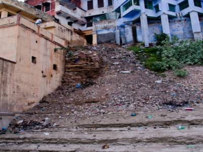 Ordures sur les ghats