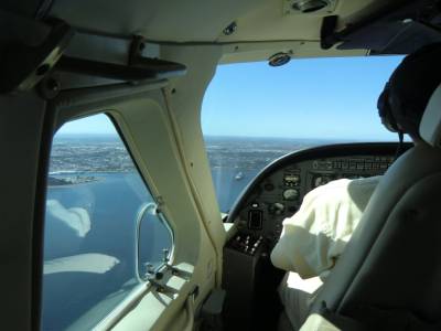Avion 18 places : je suis assis derriere le pilote